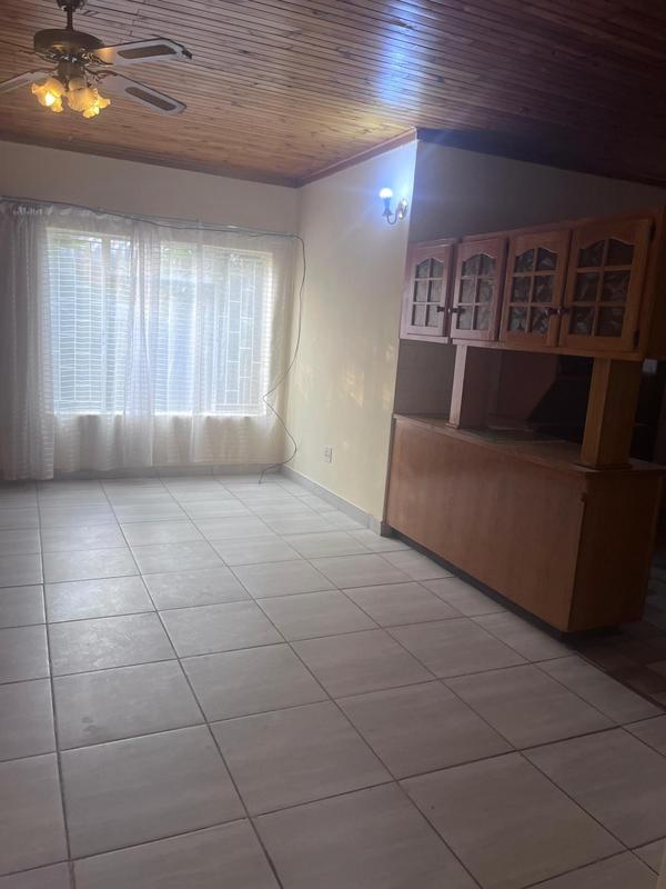 To Let 4 Bedroom Property for Rent in Riviera Park North West